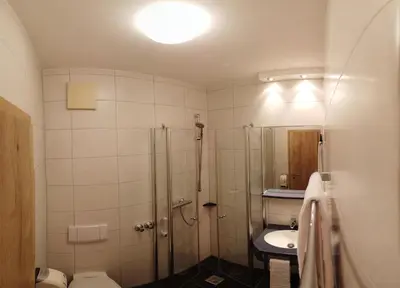 Ein Badezimmer in der Unterkunft Gasthof zur Brücke