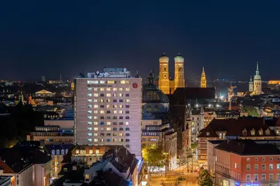 Ein allgemeiner Blick auf München oder ein Stadtblick von des Hotels aus