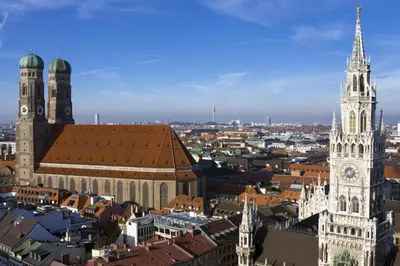 Ein allgemeiner Blick auf München oder ein Stadtblick von des Hotels aus