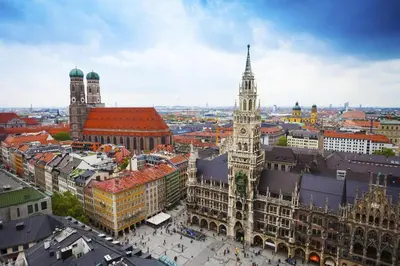 Ein allgemeiner Blick auf München oder ein Stadtblick von des Hotels aus