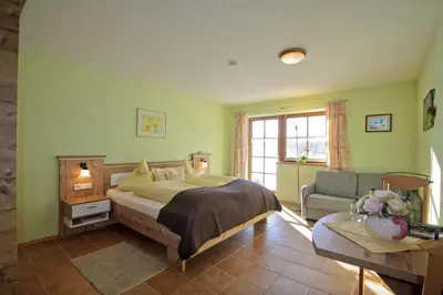 Ein Bett oder Betten in einem Zimmer der Unterkunft Stefanutti-Hof