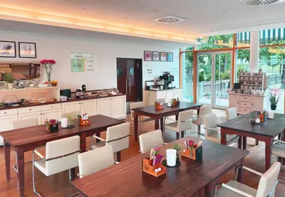 Ein Restaurant oder anderes Speiselokal in der Unterkunft Garner Hotel Munich - Messe by IHG