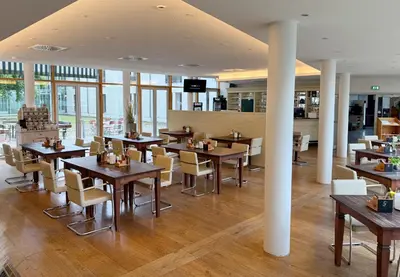 Ein Restaurant oder anderes Speiselokal in der Unterkunft Garner Hotel Munich - Messe by IHG