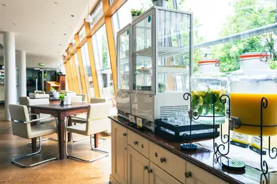 Küche/Küchenzeile in der Unterkunft Garner Hotel Munich - Messe by IHG