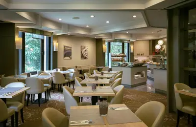 Ein Sitzbereich in der Unterkunft Leonardo Hotel Munich City North