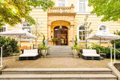 Ein Garten an der Unterkunft Boutique Hotel Krone München