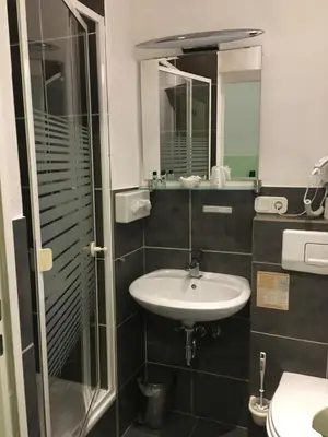 Ein Badezimmer in der Unterkunft Hotel Augsburg Goldener Falke