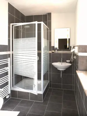 Ein Badezimmer in der Unterkunft Hotel Augsburg Goldener Falke
