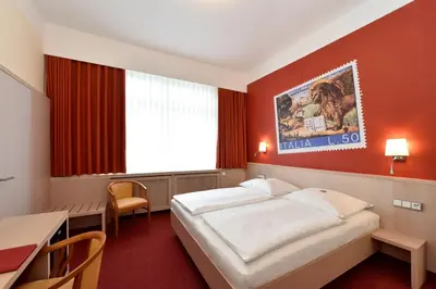 Ein Bett oder Betten in einem Zimmer der Unterkunft Hotel ADRIA München