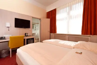 Ein Bett oder Betten in einem Zimmer der Unterkunft Hotel ADRIA München