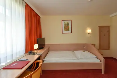 Ein Bett oder Betten in einem Zimmer der Unterkunft Hotel ADRIA München