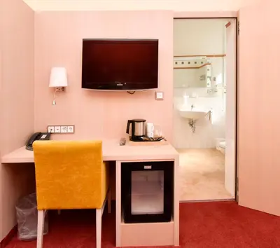 TV/Unterhaltungsangebot in der Unterkunft Hotel ADRIA München