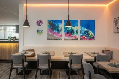 Ein Restaurant oder anderes Speiselokal in der Unterkunft AWA Hotel