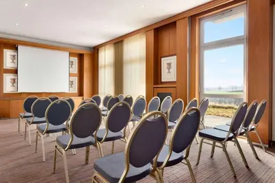 Der Geschäftsbereich oder Konferenzraum in der Unterkunft Ramada by Wyndham München Airport
