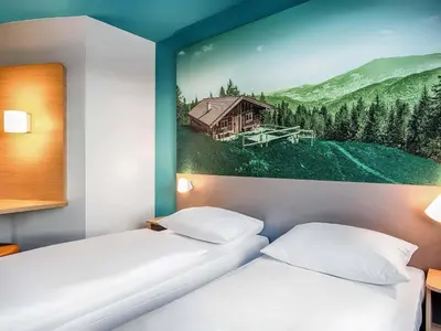 Ein Bett oder Betten in einem Zimmer der Unterkunft B&B Hotel München-Putzbrunn