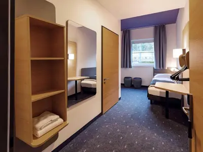 Ein Bett oder Betten in einem Zimmer der Unterkunft B&B Hotel München-Putzbrunn