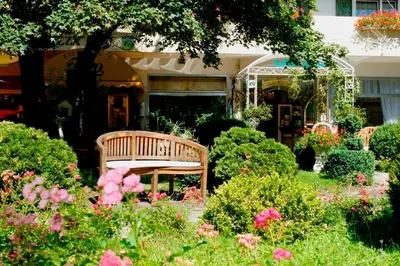 Ein Garten an der Unterkunft Seibel's Park Hotel