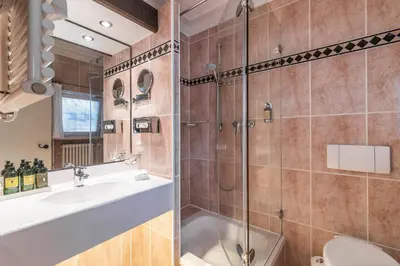 Ein Badezimmer in der Unterkunft Alpenhof Murnau