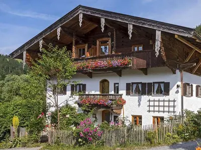 Das Gebäude in dem sich der Bauernhof befindet
