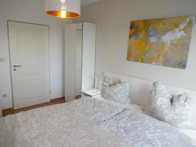 Ein Bett oder Betten in einem Zimmer der Unterkunft Moderne Wohnungen am Bahnhof Dachau mit direkter S-Bahn Verbindung nach München