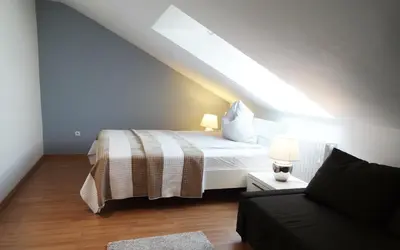 Ein Bett oder Betten in einem Zimmer der Unterkunft Moderne Wohnungen am Bahnhof Dachau mit direkter S-Bahn Verbindung nach München