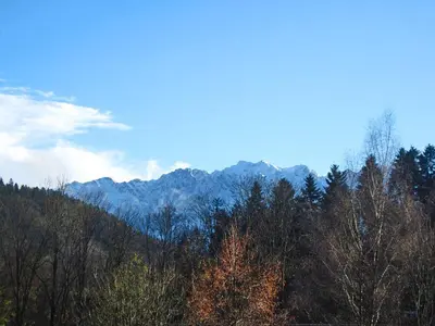 Ein allgemeiner Bergblick oder ein Berglick von der Ferienwohnung aus
