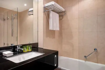 Ein Badezimmer in der Unterkunft Four Points by Sheraton Munich Arabellapark