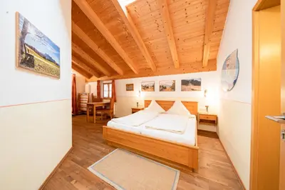 Ein Bett oder Betten in einem Zimmer der Unterkunft Berggasthof Hotel Duftbräu I Ruhige Alleinlage I Mitten im Grünen