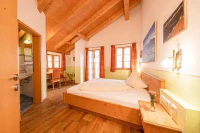 Ein Bett oder Betten in einem Zimmer der Unterkunft Berggasthof Hotel Duftbräu I Ruhige Alleinlage I Mitten im Grünen