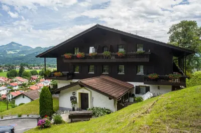 Ein allgemeiner Bergblick oder ein Berglick von der Ferienwohnung aus