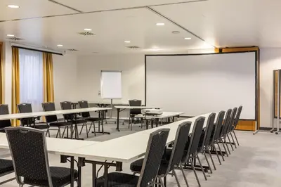 Der Geschäftsbereich oder Konferenzraum in der Unterkunft MEAT UND STAY Hotel