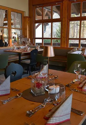 Ein Restaurant oder anderes Speiselokal in der Unterkunft Dorint Sporthotel Garmisch-Partenkirchen