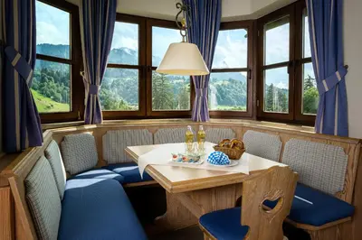 Ein Sitzbereich in der Unterkunft Dorint Sporthotel Garmisch-Partenkirchen