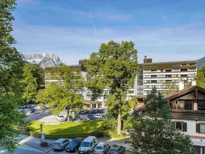 Ein allgemeiner Bergblick oder ein Berglick von des Hotels aus