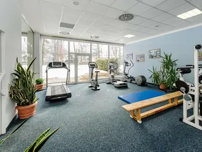 Das Fitnesscenter und/oder die Fitnesseinrichtungen in der Unterkunft Mercure Hotel Garmisch Partenkirchen