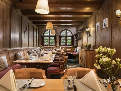 Ein Sitzbereich in der Unterkunft Mercure Hotel Garmisch Partenkirchen