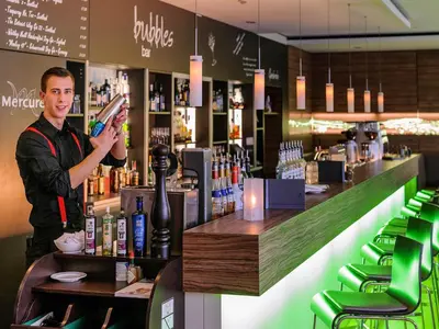 Getränke in der Unterkunft Mercure Hotel München Süd Messe