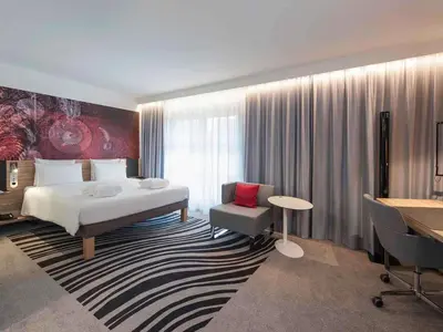 Ein Sitzbereich in der Unterkunft Novotel München City