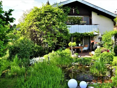 Ein Garten an der Unterkunft Ferienwohnung Fischer