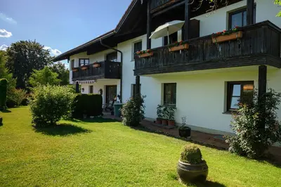 Ein Garten an der Unterkunft Haus Haupt