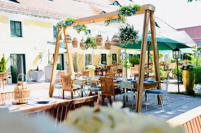 Ein Restaurant oder anderes Speiselokal in der Unterkunft Forsthaus Wörnbrunn