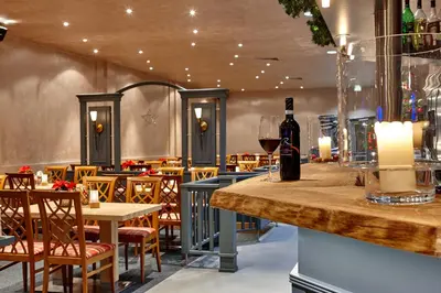 Ein Restaurant oder anderes Speiselokal in der Unterkunft Hotel Königshof