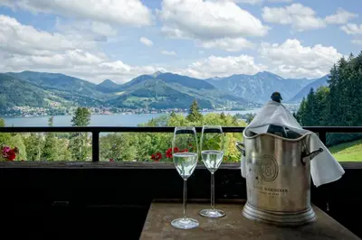 Ein allgemeiner Bergblick oder ein Berglick von der Ferienwohnung aus