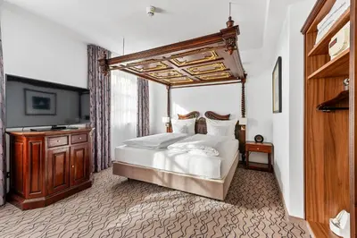 Ein Bett oder Betten in einem Zimmer der Unterkunft King's Hotel Center Superior