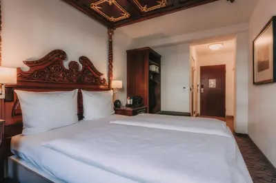 Ein Bett oder Betten in einem Zimmer der Unterkunft King's Hotel Center Superior