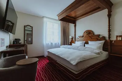 Ein Bett oder Betten in einem Zimmer der Unterkunft KING's Hotel First