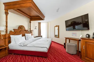 Ein Bett oder Betten in einem Zimmer der Unterkunft KING's Hotel First