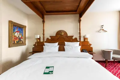 Ein Bett oder Betten in einem Zimmer der Unterkunft KING's Hotel First