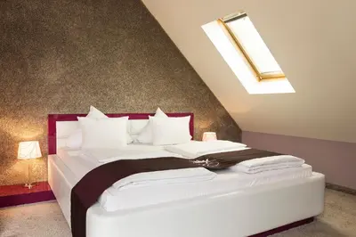 Ein Bett oder Betten in einem Zimmer der Unterkunft Empress Boutique Hotel