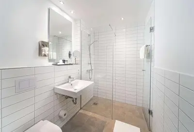 Ein Badezimmer in der Unterkunft elaya hotel augsburg, Trademark by Wyndham